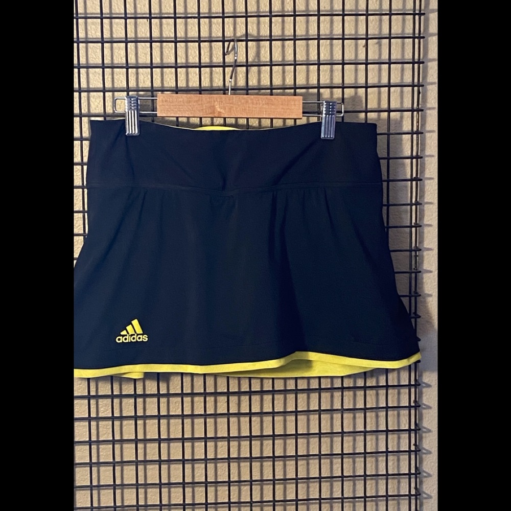 LIKE NEW Adidas tennis skort
